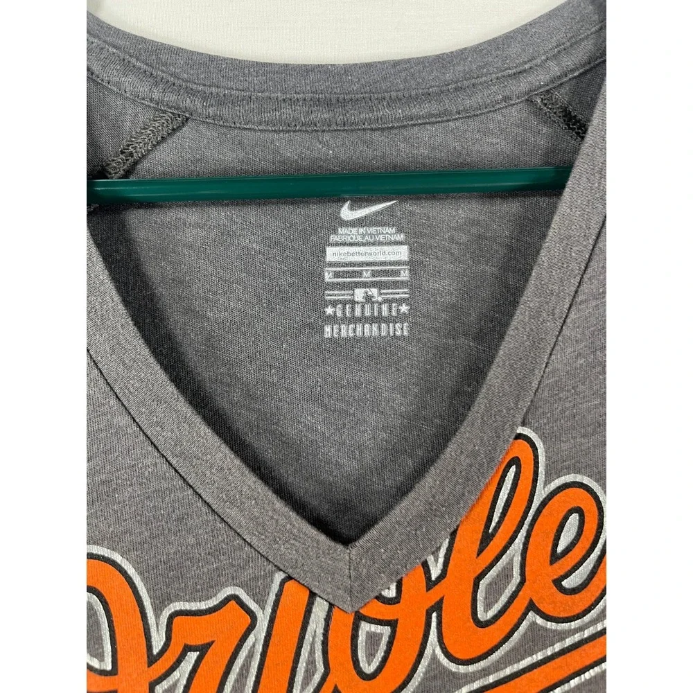 Nike Baltimore Orioles MLB Women Gray V-Neck T-Shirt Medium 25900X-OR5